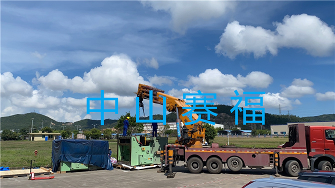 设备吊装搬运打包-珠海某公司设备吊装搬运打包