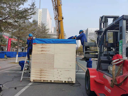 吊装搬运打包-东莞某公司设备吊装搬运打包