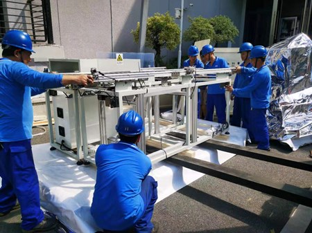 只有脚踏实地的人,才能够说:路,就在我的脚下